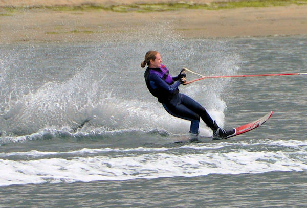 [waterskiing+r2.jpg]