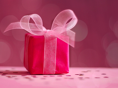 [BDAY_PinkGift.png]