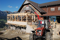 Breilerhof News: Die Zimmerer sind fleißig am werken!