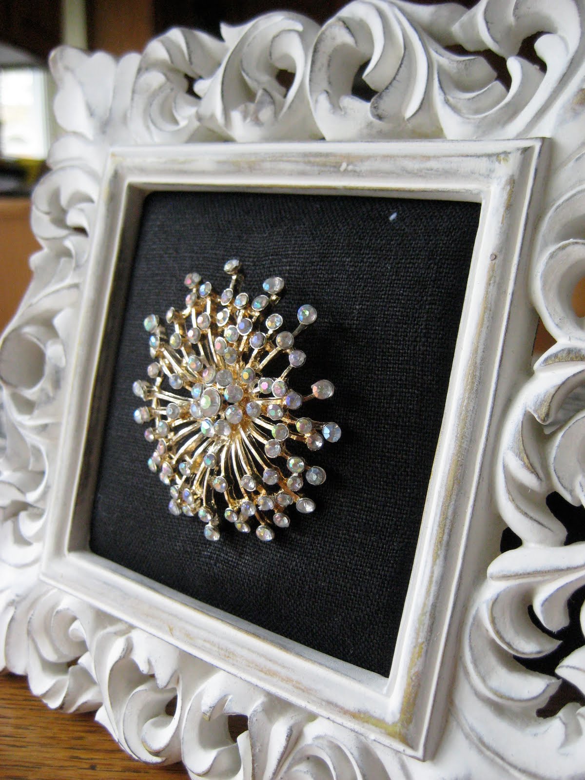 DIY Frame Your Jewelry markova design