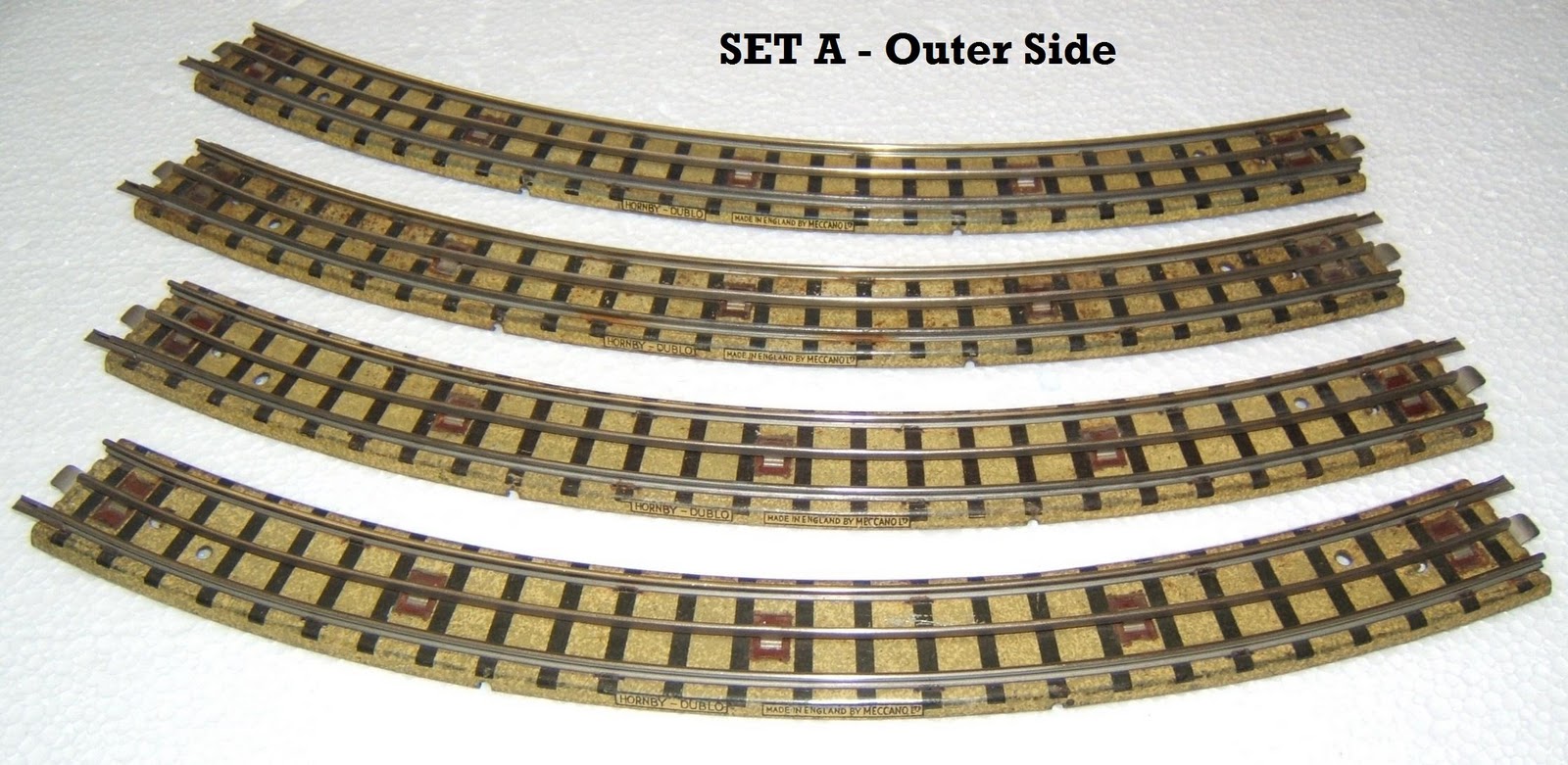 MM2010e Gallery 27 Hornby Dublo 3rail track, standard curves qty 7