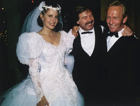 Paul Hogan de 51 años y Linda paul hogan and linda kozlowski. Paul Hogan de 51 años y Linda