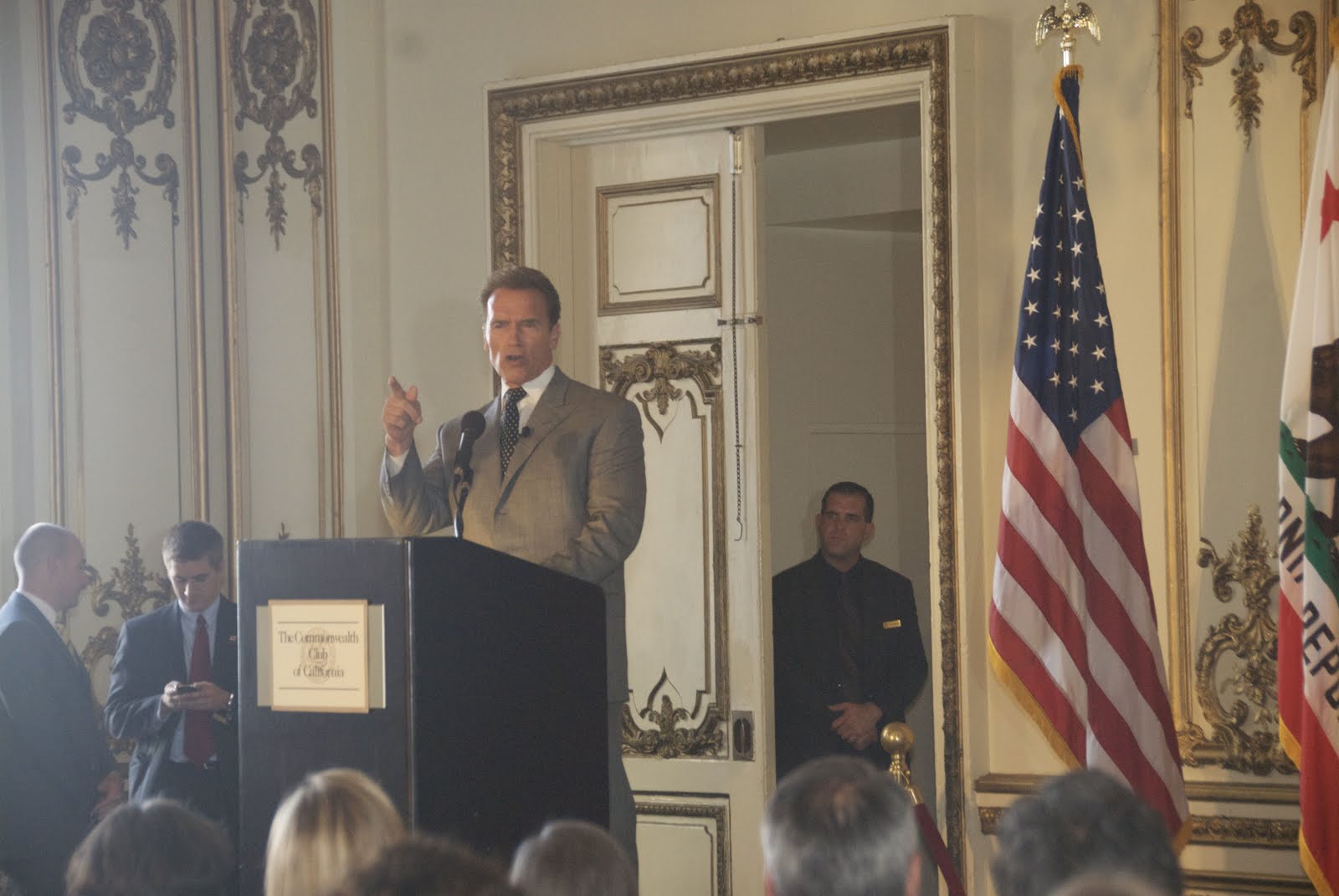 [schwarzenegger1.jpg]