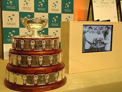 [davis+cup+trophy.JPG]