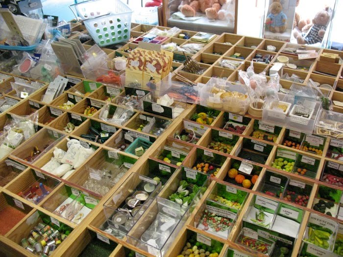 The Tudor / Medieval / Jacobean / Queen Anne Dollhouse Project First