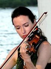 [MARIANA+HOLSCHUH-FOTO.JPG]