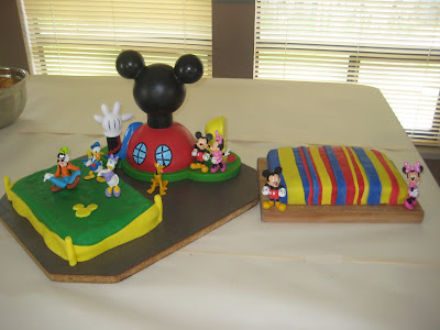 Mickey Mouse Cake Ideas Pictures. Mickey Mouse Clubhouse cake