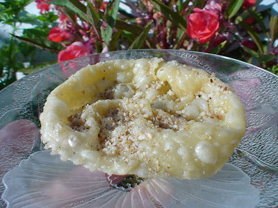 Πιταριστή πίτα της γιαγιάς για πρωινό, με ξυνή μυζήθρα και μέλι