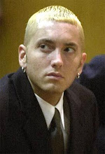 Eminem con corbata