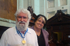 Leonardo Boff com a Medalha Tiradentes