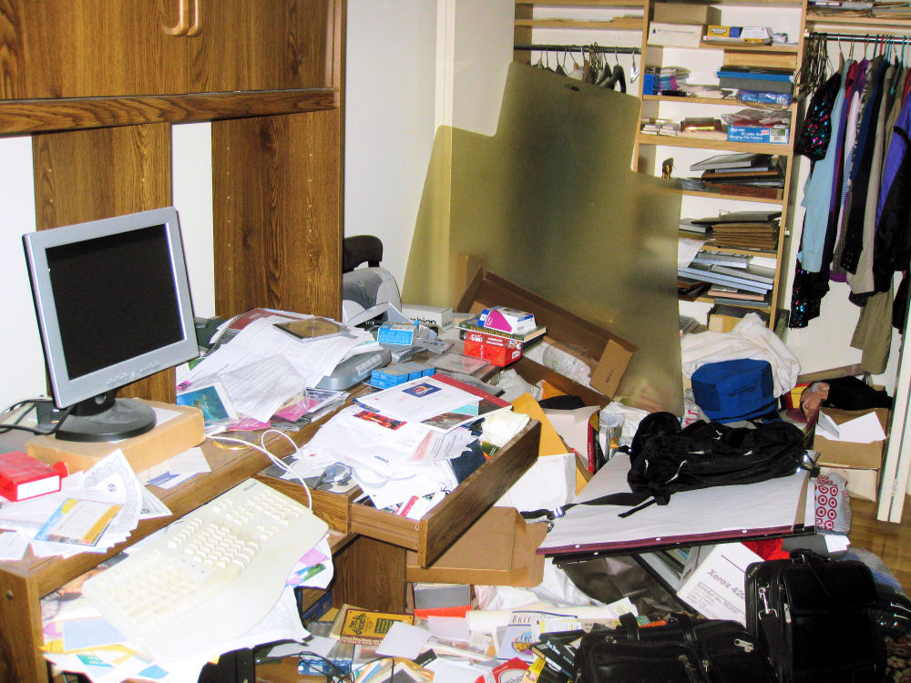 [cluttered_office_2009+003.jpg]
