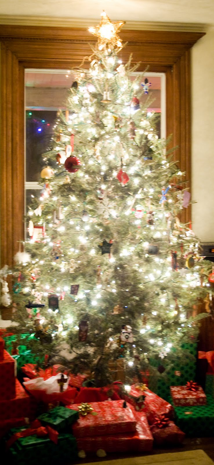 Is online gift wrap worth the extra cost? Robinson Moments: Subtopic: How Not to Be A Stupid Maniac about Gifts