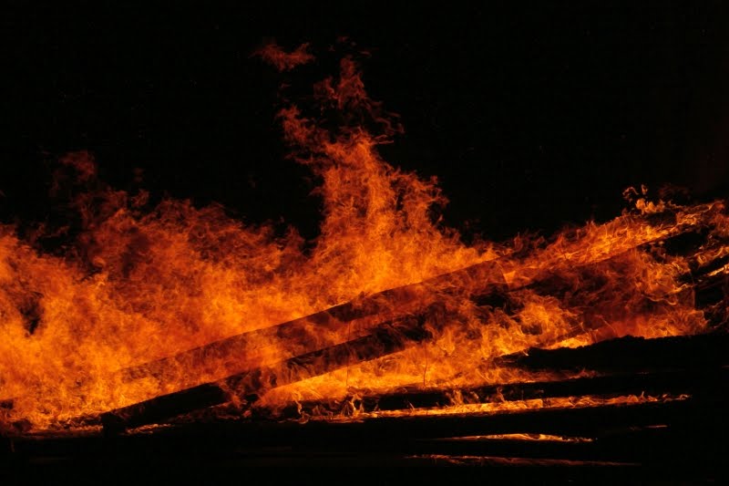 [fire2.jpg]