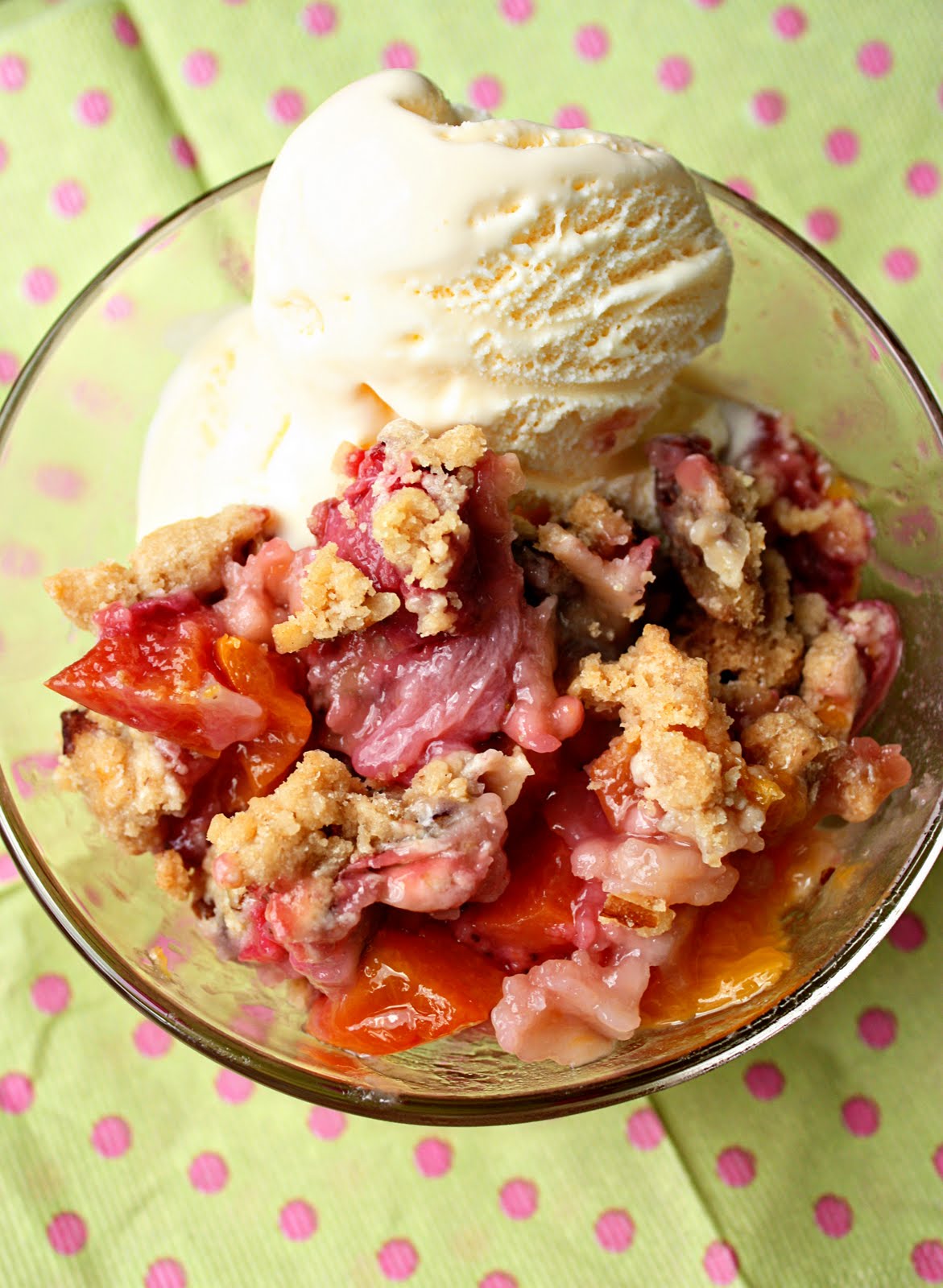 Delightful Bitefuls Nectarine and Strawberry Crisp