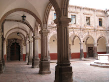 Patio del claustro del Colegio de San Ignacio y San Francisco Xavier