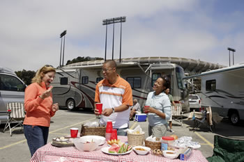 [Tailgating-RV-RVing.jpg]