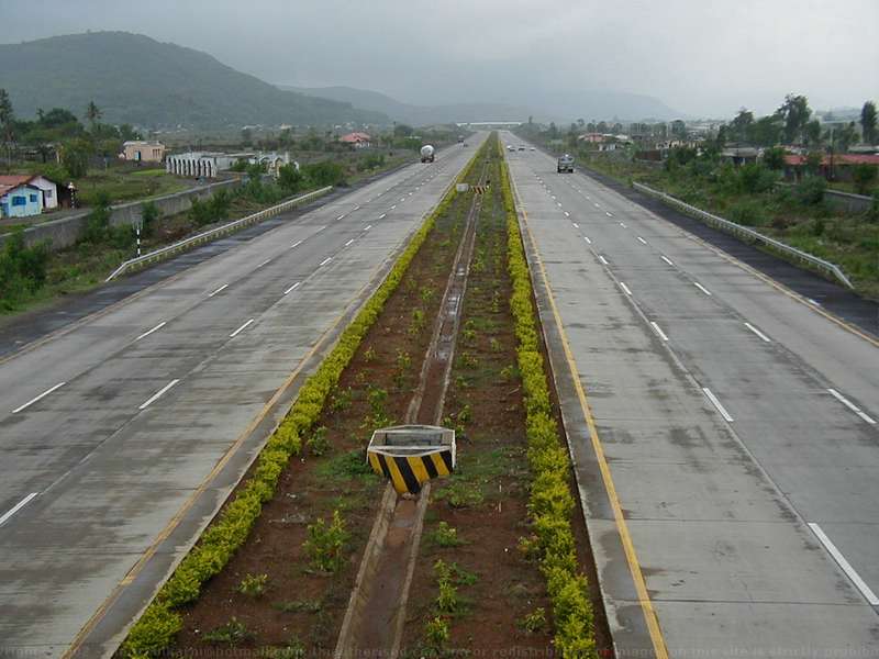 [expressway_malavi_bridge_2.JPG]