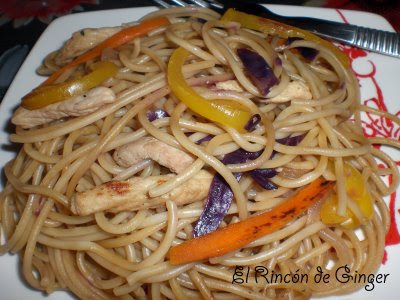 Espaguetis con tiras de lomo de cerdo (ww) Espaguetis+salteados+wok