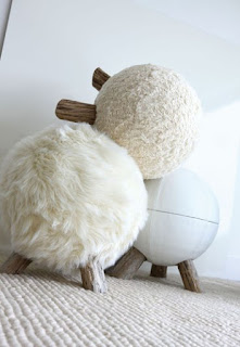 bleu nature tabouret repose pied nanuk design blanc bois fausse fourrure cuir laine