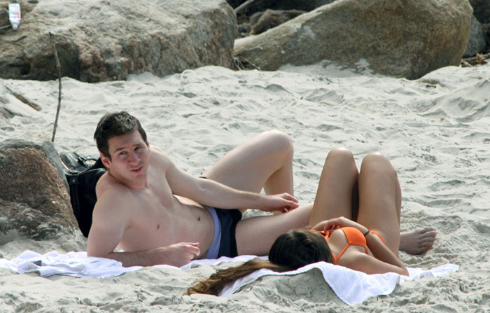 lionel messi girlfriend bikini. Lionel Messi Sunbathing With