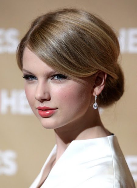 Taylor Swift Natural Hair, Long Hairstyle 2011, Hairstyle 2011, New Long Hairstyle 2011, Celebrity Long Hairstyles 2052