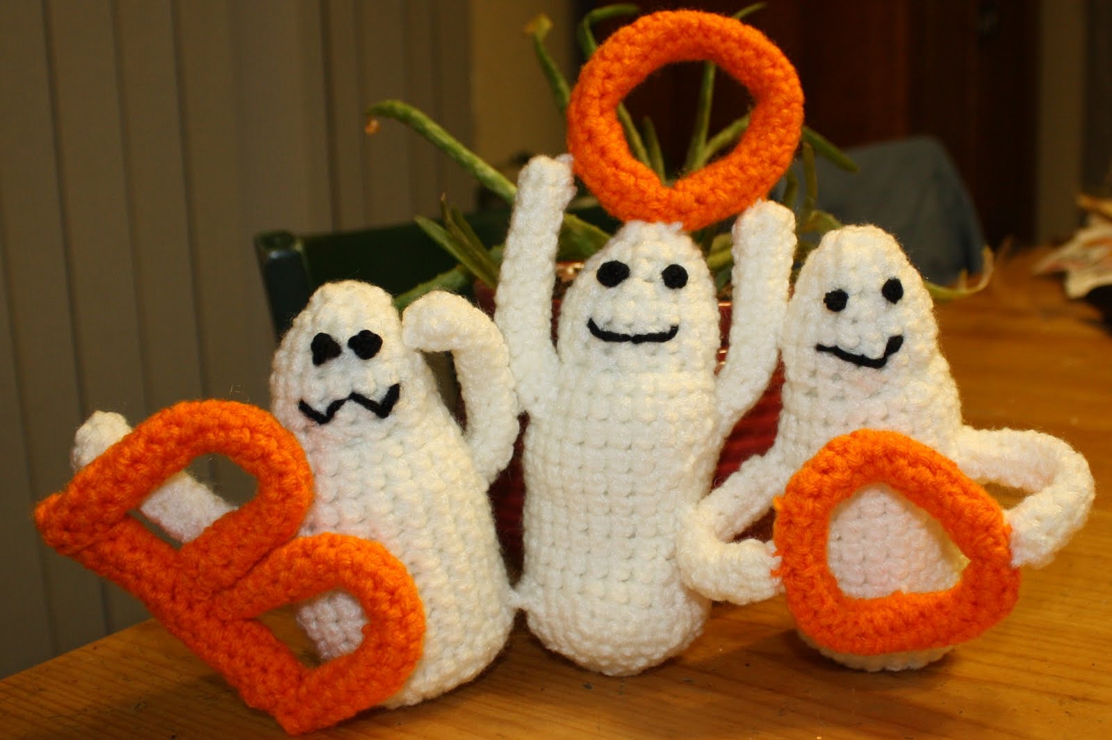 Once Upon a Family: Crochet Halloween Boo Ghosts