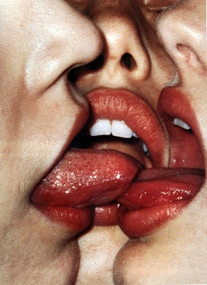 http://2.bp.blogspot.com/_CbtUeizqv2E/ScCNWllNJTI/AAAAAAAAAXI/302fgug-qsc/s400/terry-richardson-women-kissing-red-lips.jpg