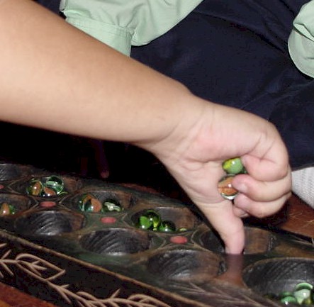 [congkak_4.jpg], permainan congkak, mari main congkak, peraturan congkak, cara untuk bemain congkak, 