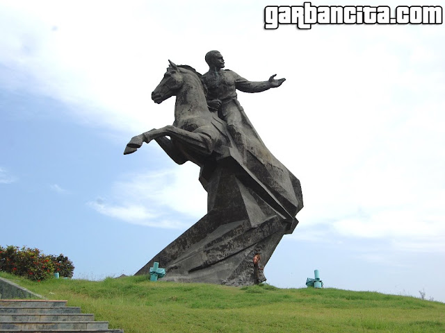 Estatua de Antonio Maceo - Plaza de la Revolución en Santiago de Cuba
