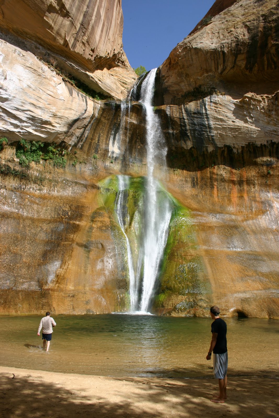 Waterfall Hiking Calf Creek Falls, Highway 12, Southern Utah
