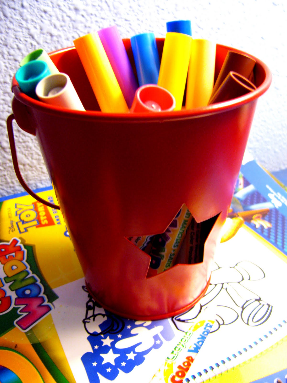 IHeart Organizing: March Featured Space: Kids - Color Your World