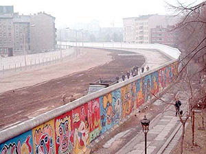 >> IMAGENES ENCADENADAS << - Página 12 Muro+berlin