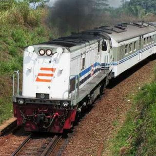 hari sabtu 1 8 ini pt kereta api menurunkan tarif kereta api kelas