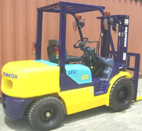 VMECH INDUSTRIAL EQUIPMENT L.L.C 2002 Komatsu FD30C12513487 Forklift