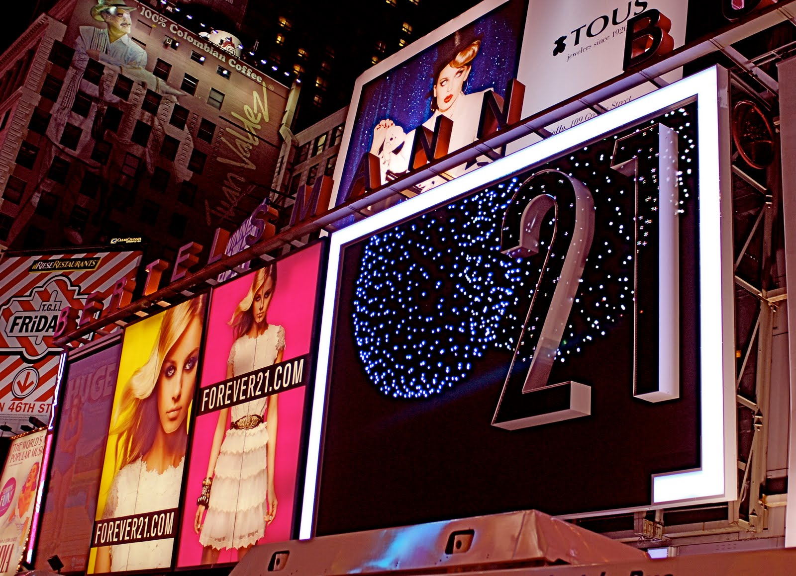 Photographing Billboards : Forever 21 Times Square Billboard