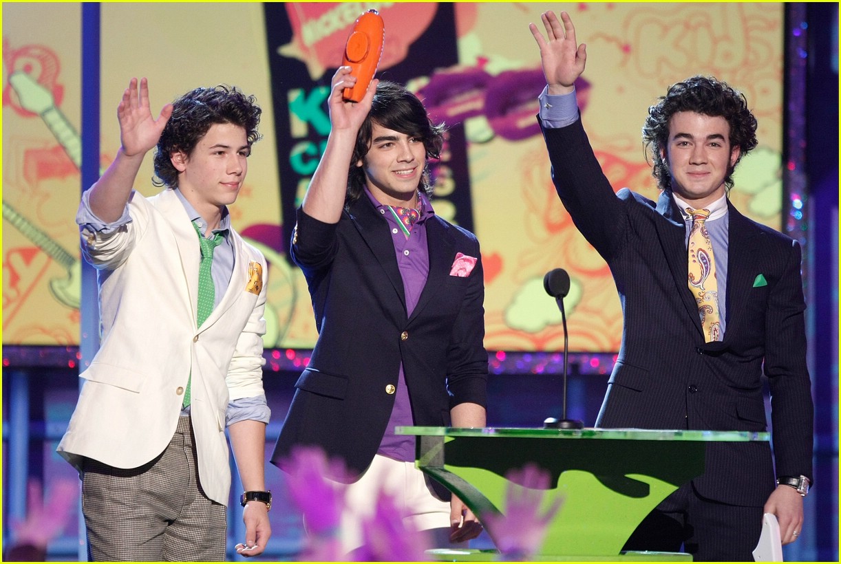 [jonas-brothers-kids-choice-awards-2008-11.jpg]
