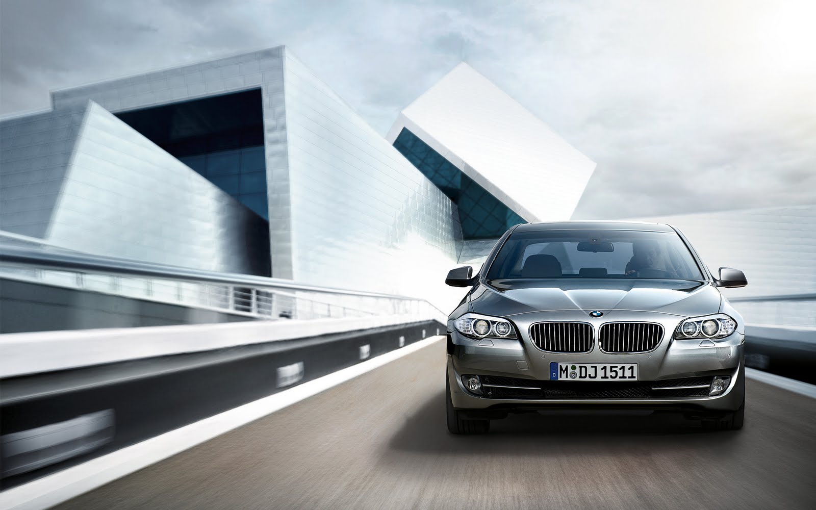 http://2.bp.blogspot.com/_D2F3G9vd2Es/TDWo27cPGGI/AAAAAAAACCM/lWdjBdx3E1k/s1600/bmw_5_exterior_design_02_1920x1200.jpg