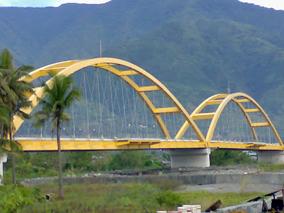 Jembatan+Teluk+Palu.jpg
