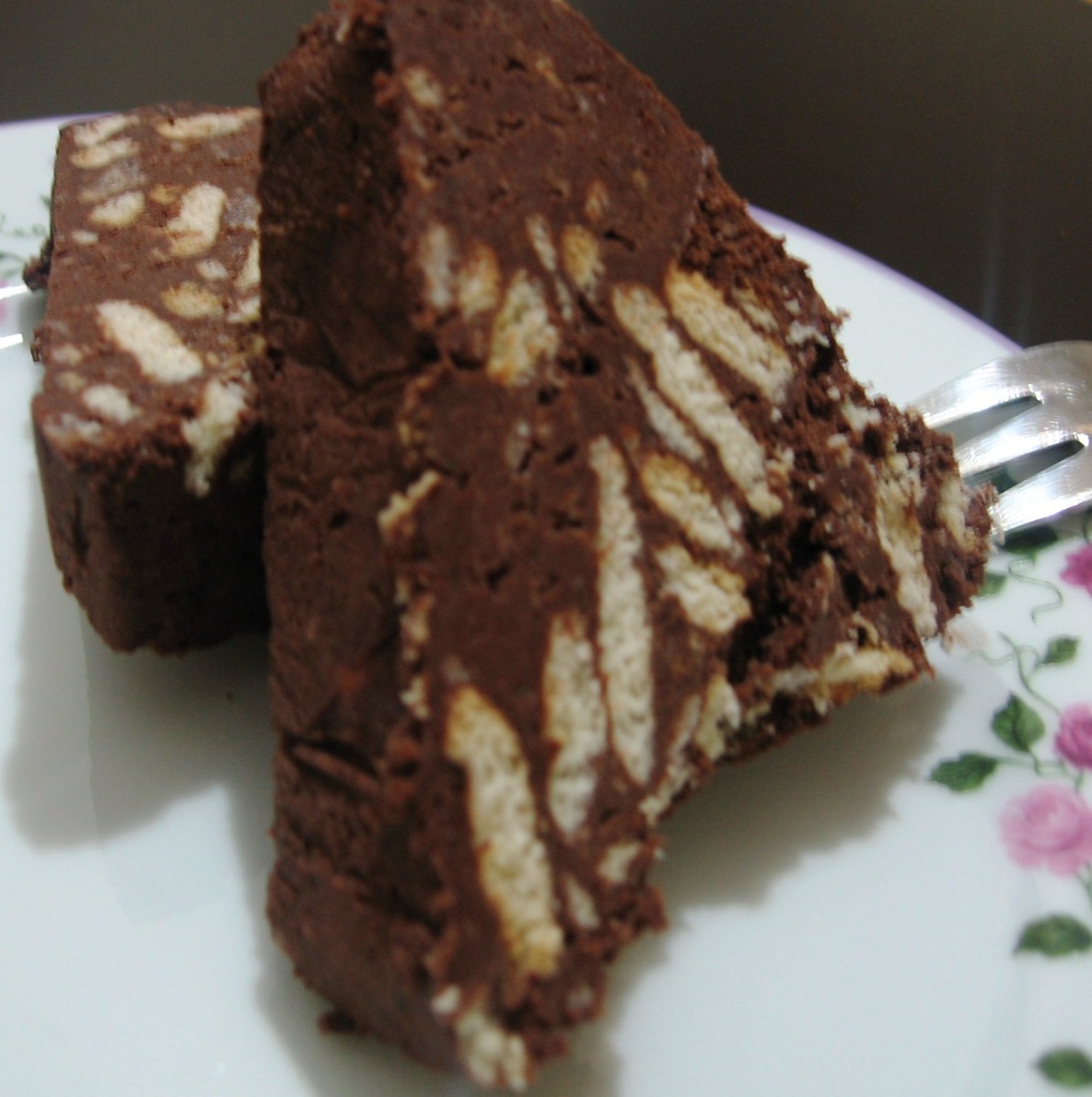 Bisküvili mozaik pasta tarifi.