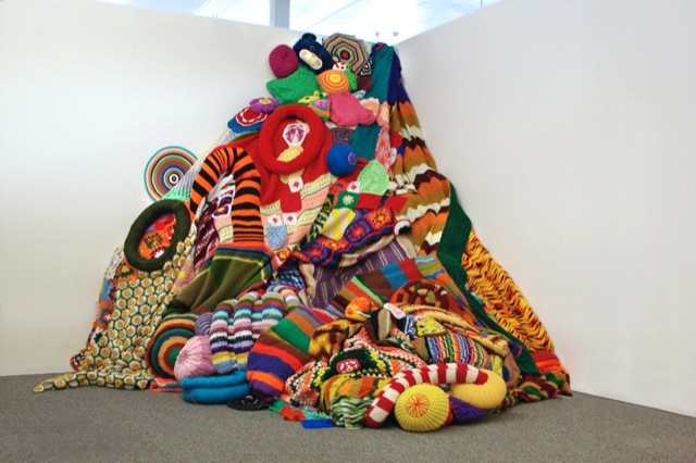 [installation_bigpile_01.jpg]