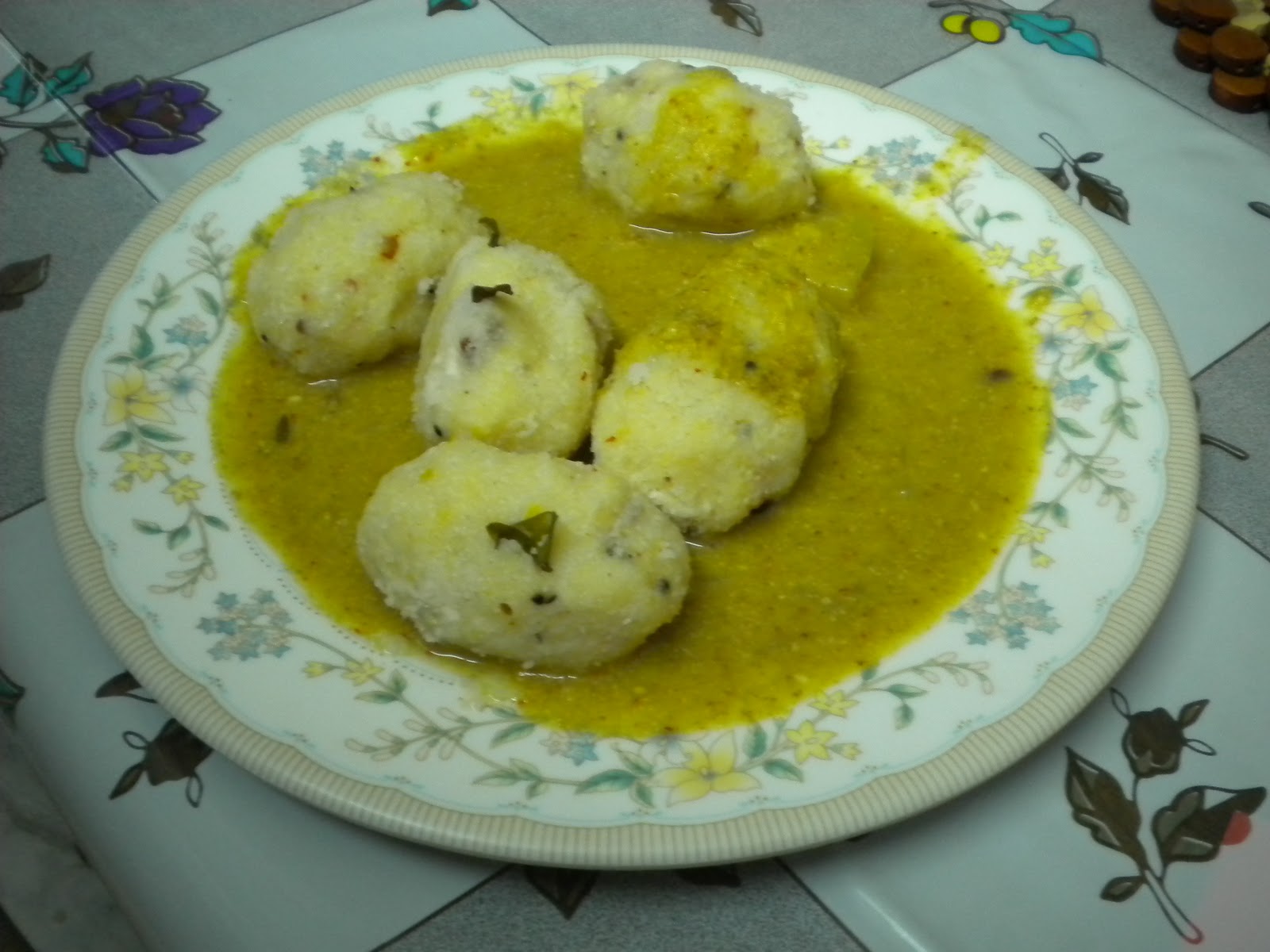 Palakkad Chamayal Upma Kuzhakattai (Steamed Rice Balls)