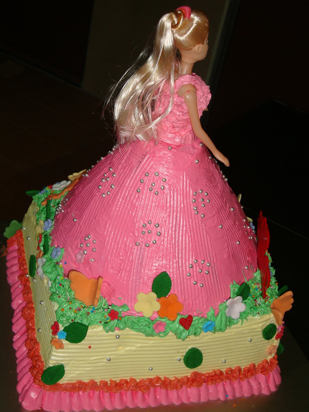 ninie cakes house Barbie Doll Cakes