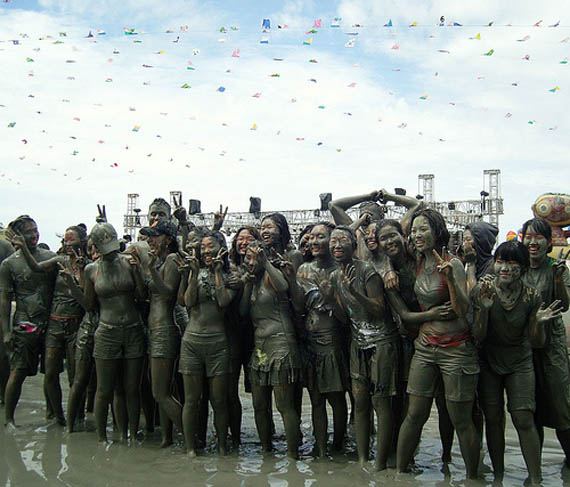 [Boryeong-Mud-Festival-South-Korea.jpg]