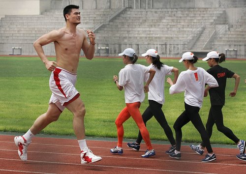 [yao-ming-running.jpg]