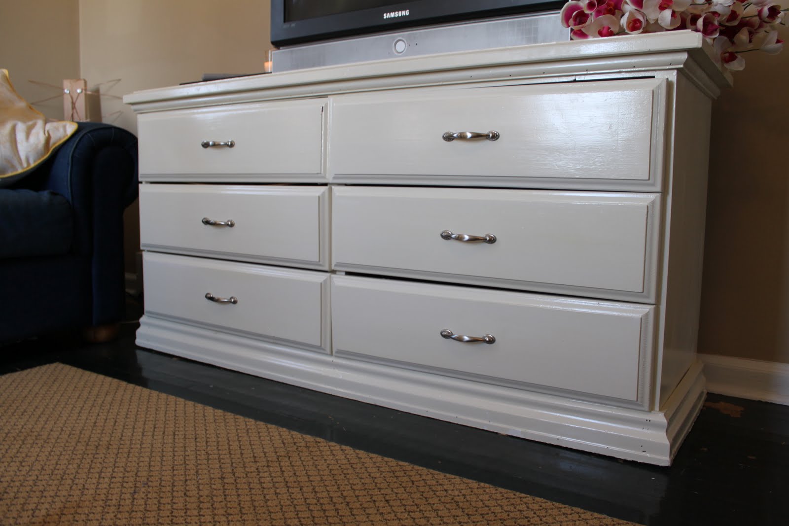 do it yourself divas DIY Refinishing a Dresser with White Paint