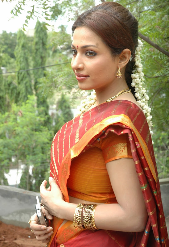 Actress Asha Saini FloraMayuri in Hot Saree HQ Photos Gallery wallpapers