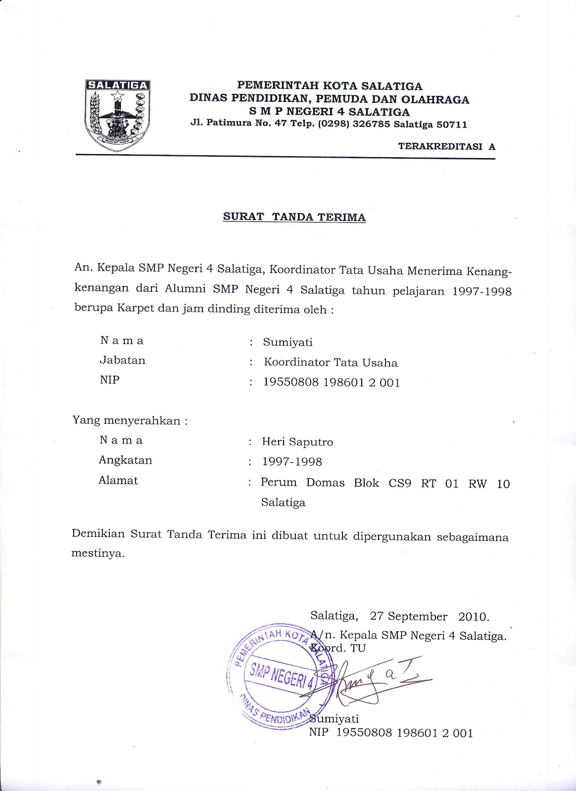 Penyerahan Kenangkenangan untuk SMP N.4 oleh Alumni