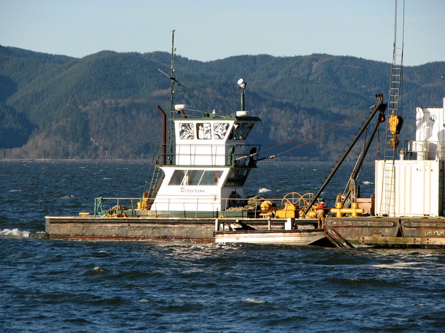 [223-04-tow-boat-barge.jpg]
