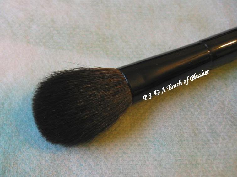 [SUQQU+Cheek+Brush+1.JPG]