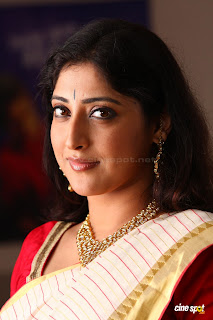 Pregnant+women+giving+birth+in+water